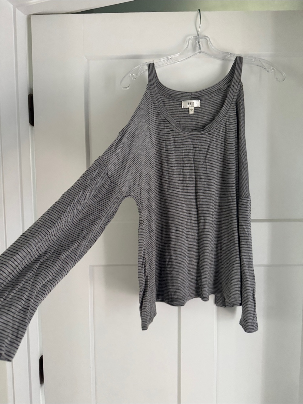 Mudd Women's Gray Striped Cold-Shoulder Long Sleeve Top - Gray